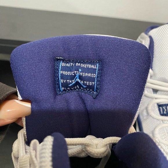 Air Jordan 11 Retro BG. White and University Blue. Size 6Y (Womens Size 8). - Picture 4 of 11
